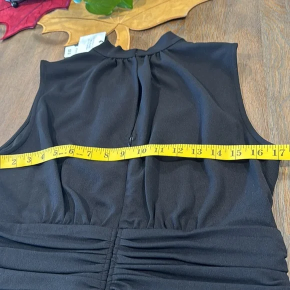 Nicole Miller Sleeveless Ruched Dress. Size 12 - Picture 12 of 14